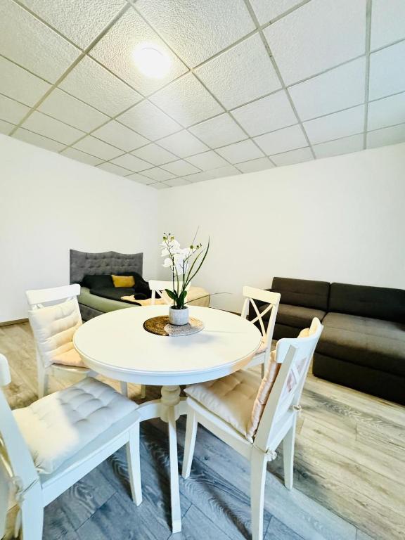Posedenie v ubytovaní Amazing 2BR Apartment Near Praterstern