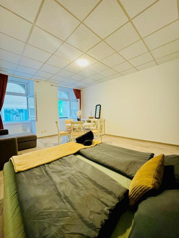 Posteľ alebo postele v izbe v ubytovaní Amazing 2BR Apartment Near Praterstern