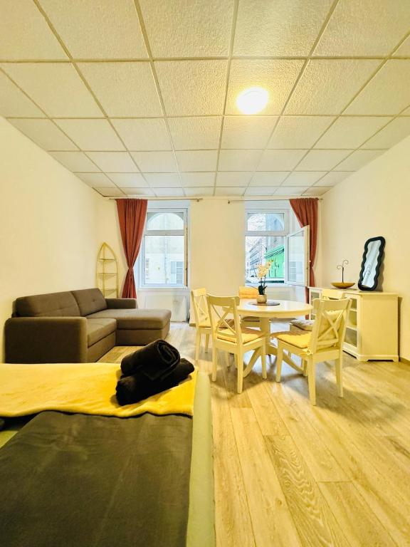 Posedenie v ubytovaní Amazing 2BR Apartment Near Praterstern