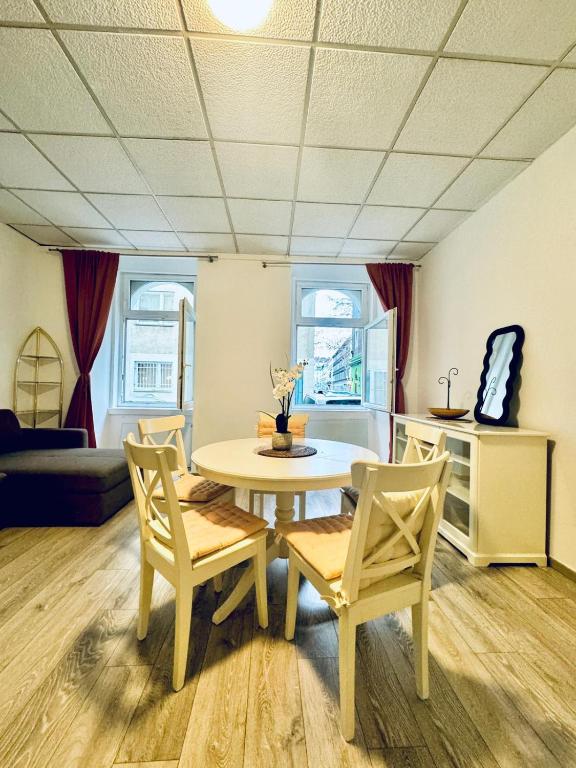 Posedenie v ubytovaní Amazing 2BR Apartment Near Praterstern