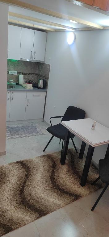 Köök või kööginurk majutusasutuses Apartmani Boki