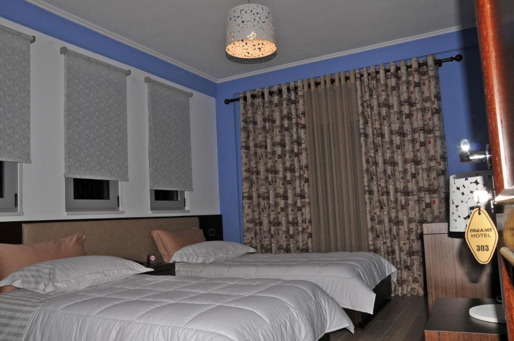 Postel nebo postele na pokoji v ubytování Dream's Hotel