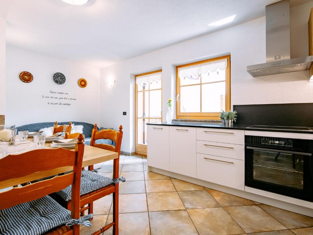 a kitchen and dining room with a table and a stove at Holiday Home Punta Emma by Interhome in Pera