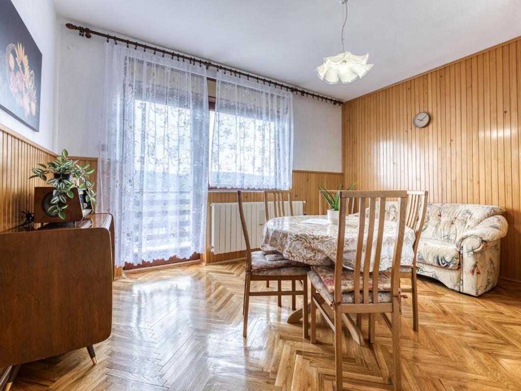 Posezení v ubytování Apartment Maklen-2 by Interhome