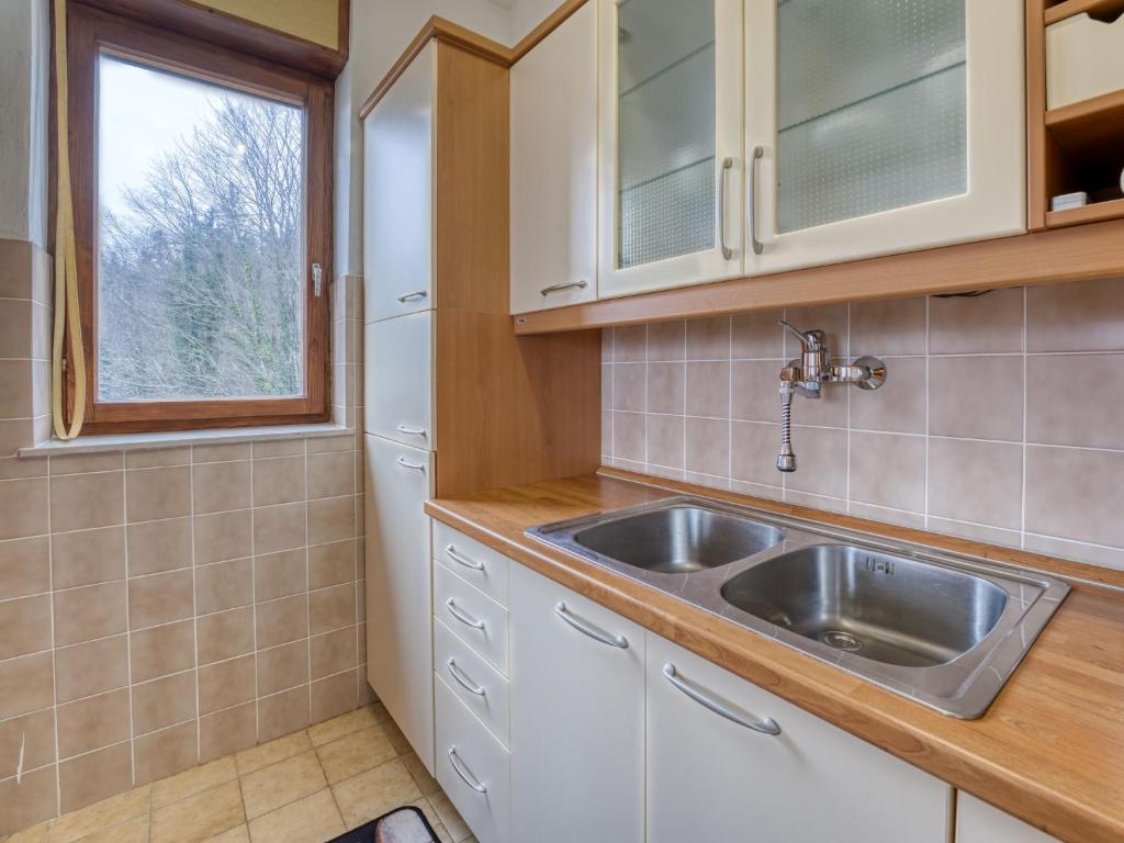 Kuchyň nebo kuchyňský kout v ubytování Apartment Maklen-2 by Interhome