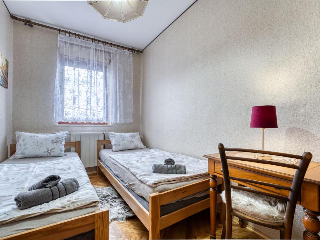 Postel nebo postele na pokoji v ubytování Apartment Maklen-2 by Interhome