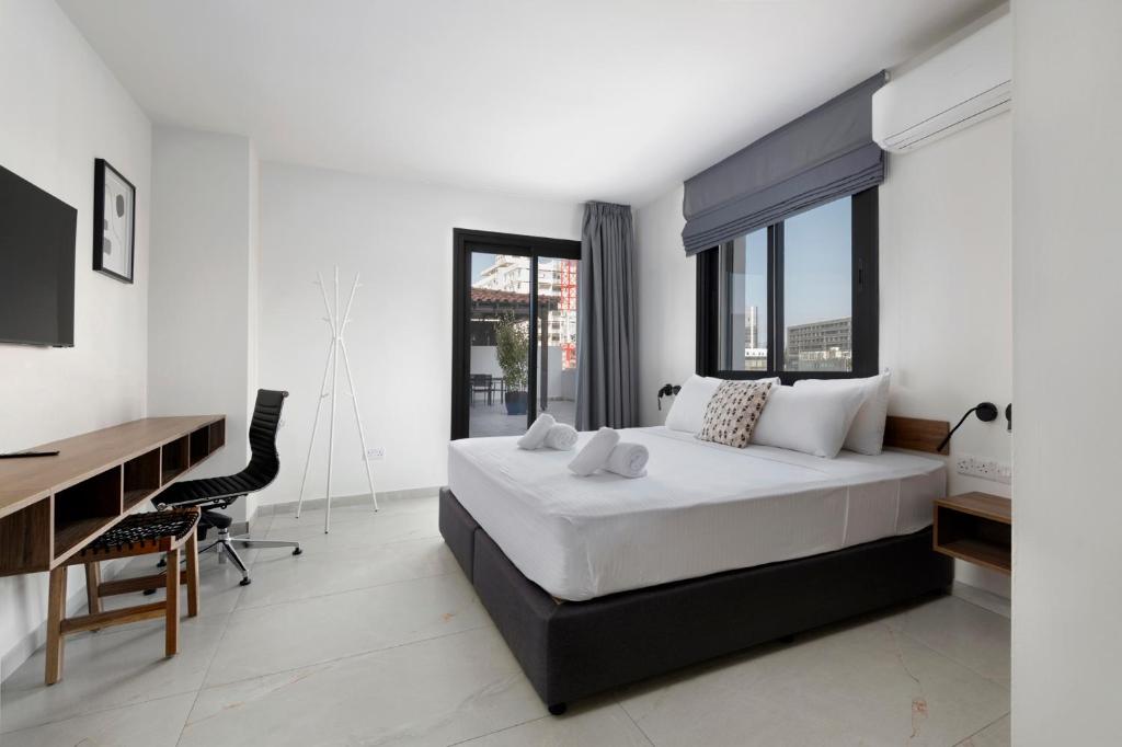 Urban Condo 33 with Veranda - 2 Bdr