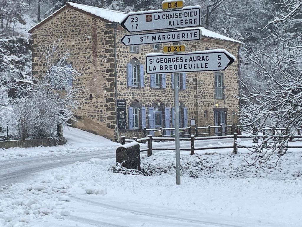 Photo de la galerie de l'établissement Le Matagot Auberge-Restaurant, à Mazeyrat-Aurouze