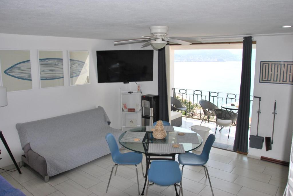 TV a/nebo společenská místnost v ubytování Puerto Vallarta Condo Frente al mar