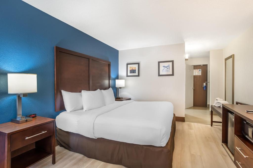 Comfort Inn Charlotte Airport Uptown - 