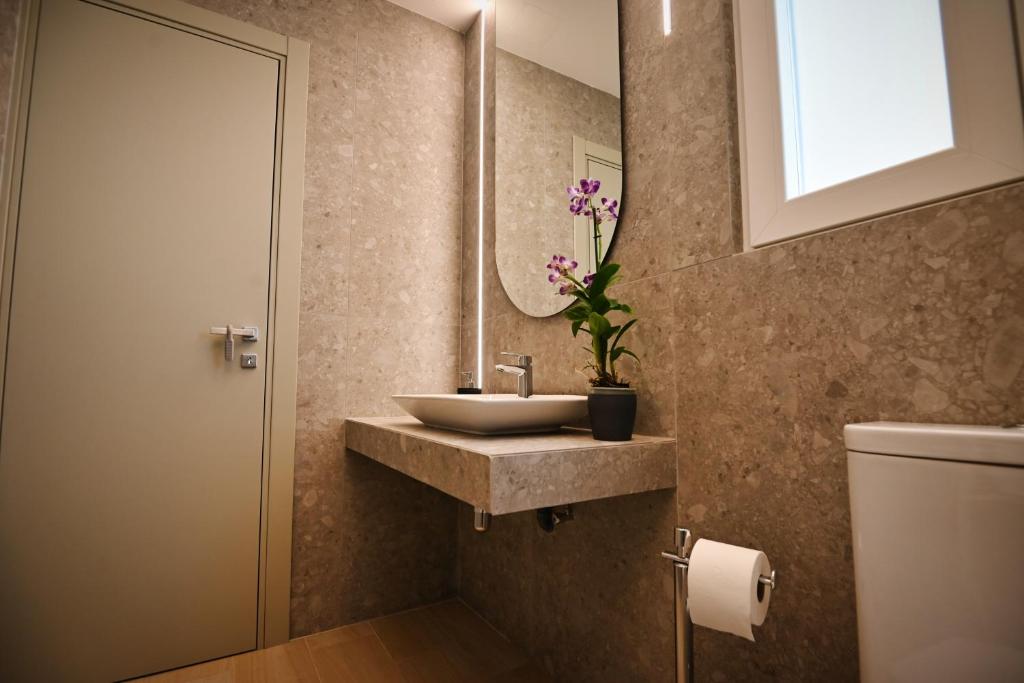 Vannituba majutusasutuses Cliff Edge Apartment in Xaghra