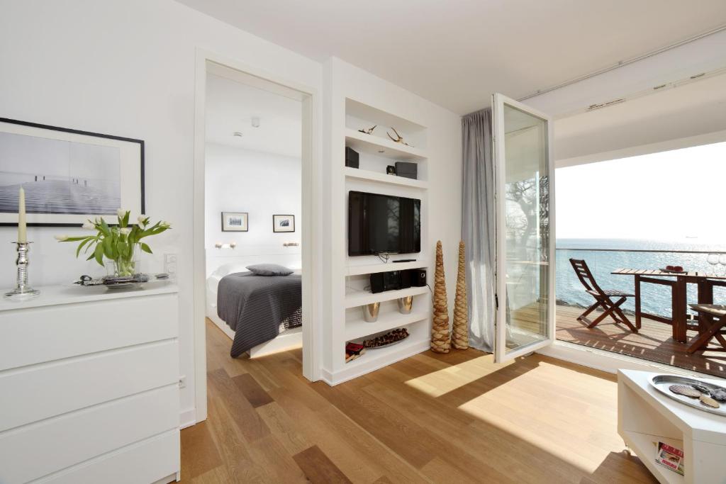 TV a/nebo společenská místnost v ubytování Penthouse Ostseeresidenz