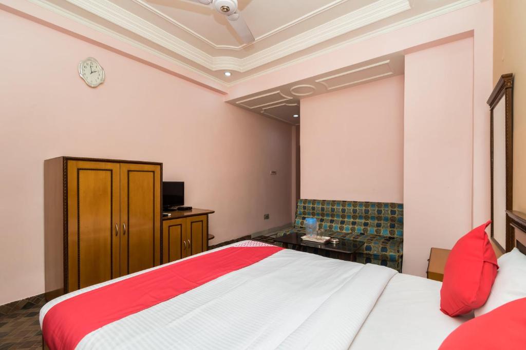 Postel nebo postele na pokoji v ubytování Super Capital O Bidisha