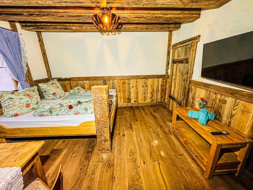 a small bedroom with a bed and a table at BFC Ferienwohnung in Freudenstadt-Grüntal in Freudenstadt