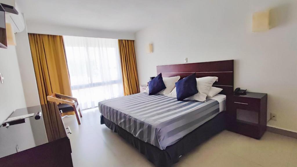 Postel nebo postele na pokoji v ubytování May Palace Hotel 
