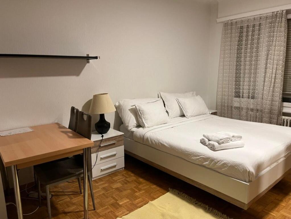 300m from the train station - Resim 5