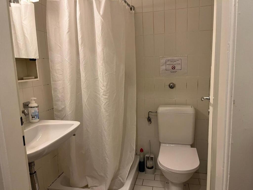 300m from the train station - Resim 6