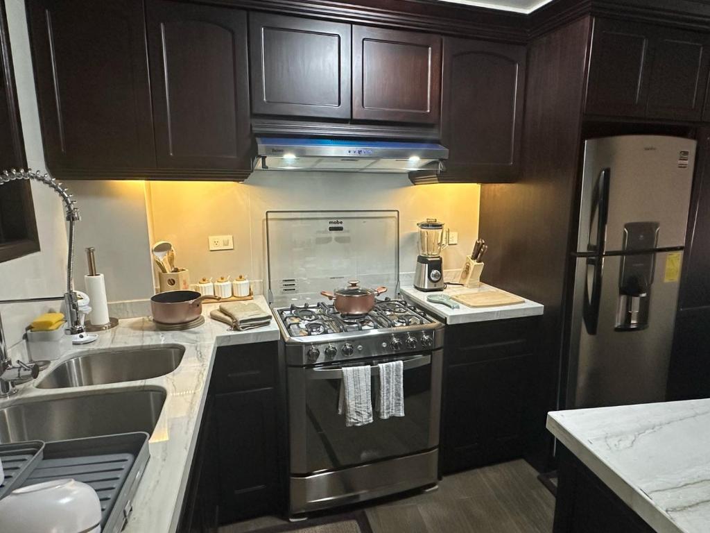 Kuchyň nebo kuchyňský kout v ubytování Millers Townhouse