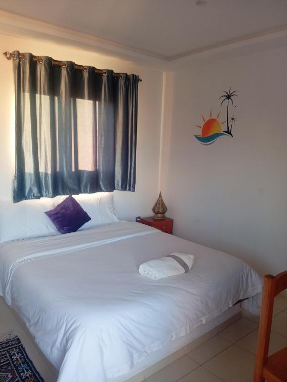 Una cama o camas en una habitación de Les Bains de Mirleft