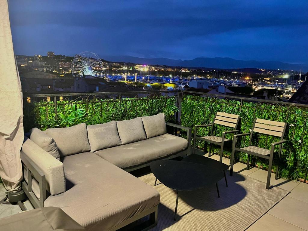 Posezení v ubytování Rooftop unique vue mer / Vieil Antibes