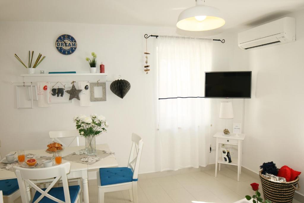 TV a/nebo společenská místnost v ubytování Apartments Stefani