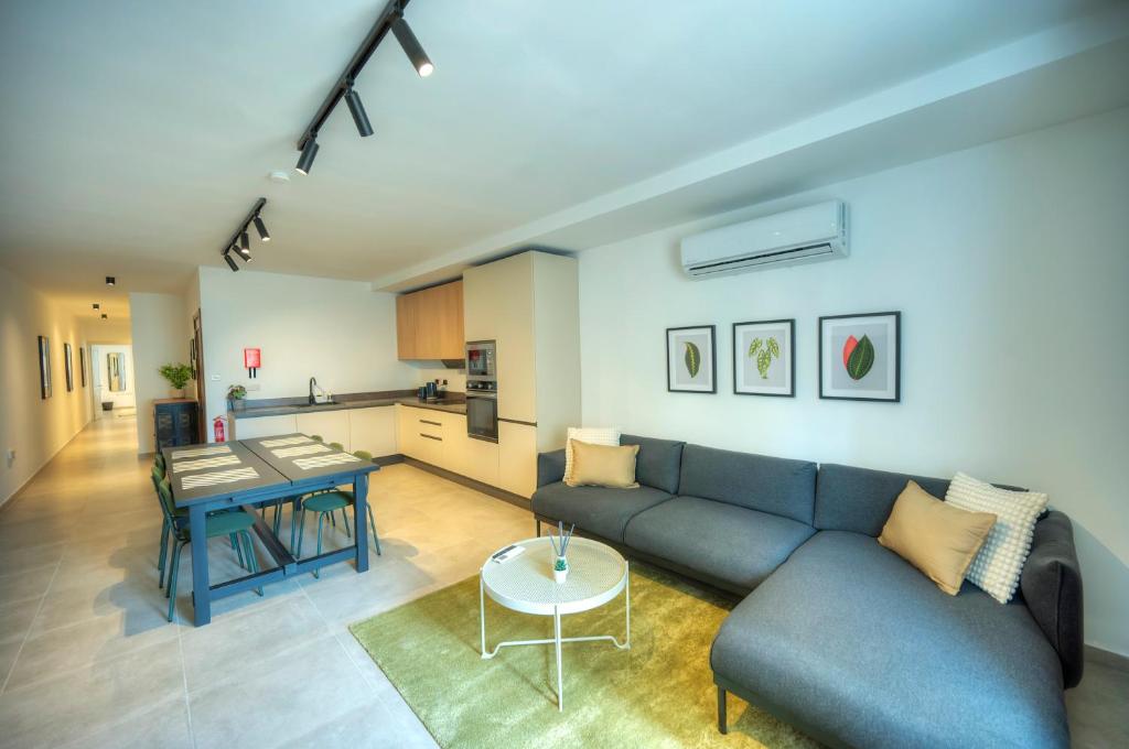 Posezení v ubytování Stylish, spacious 3 bedrooms, 2 bathrooms KBAS1-2