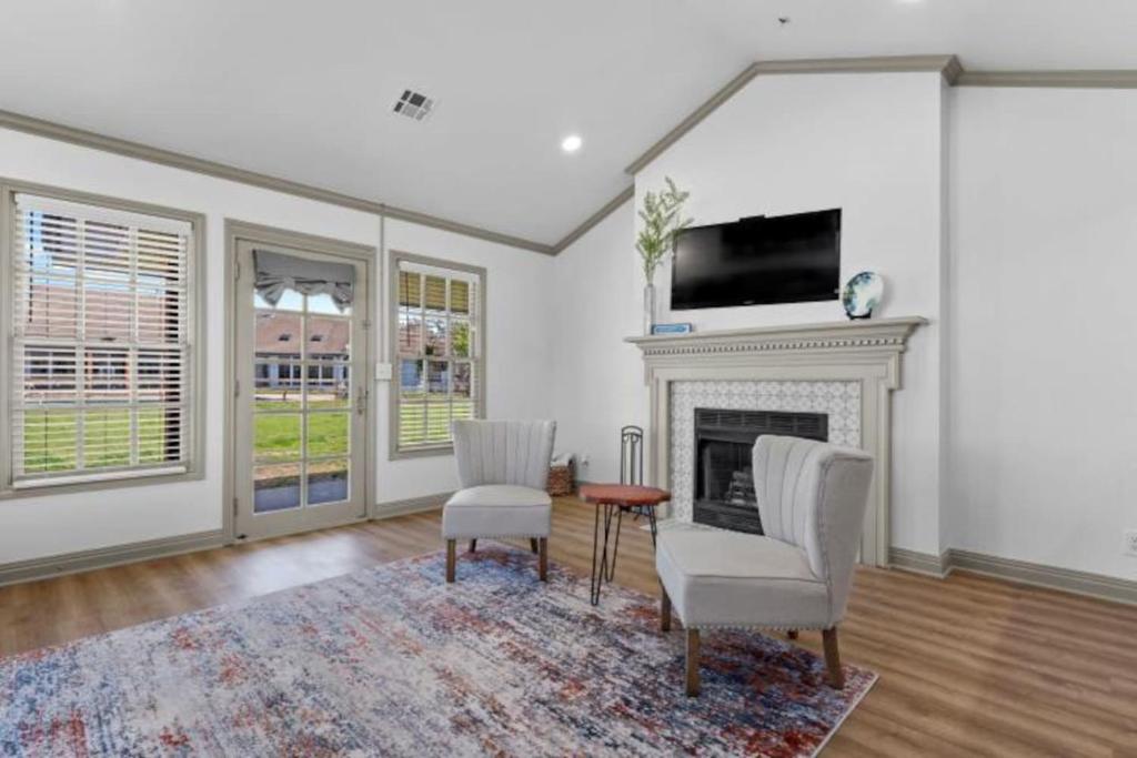 TV a/nebo společenská místnost v ubytování Jarrett Farm Resort - Suite 3