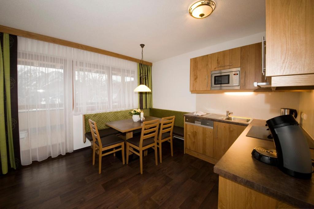 Kuchyňa alebo kuchynka v ubytovaní Apart Sonnenplateau
