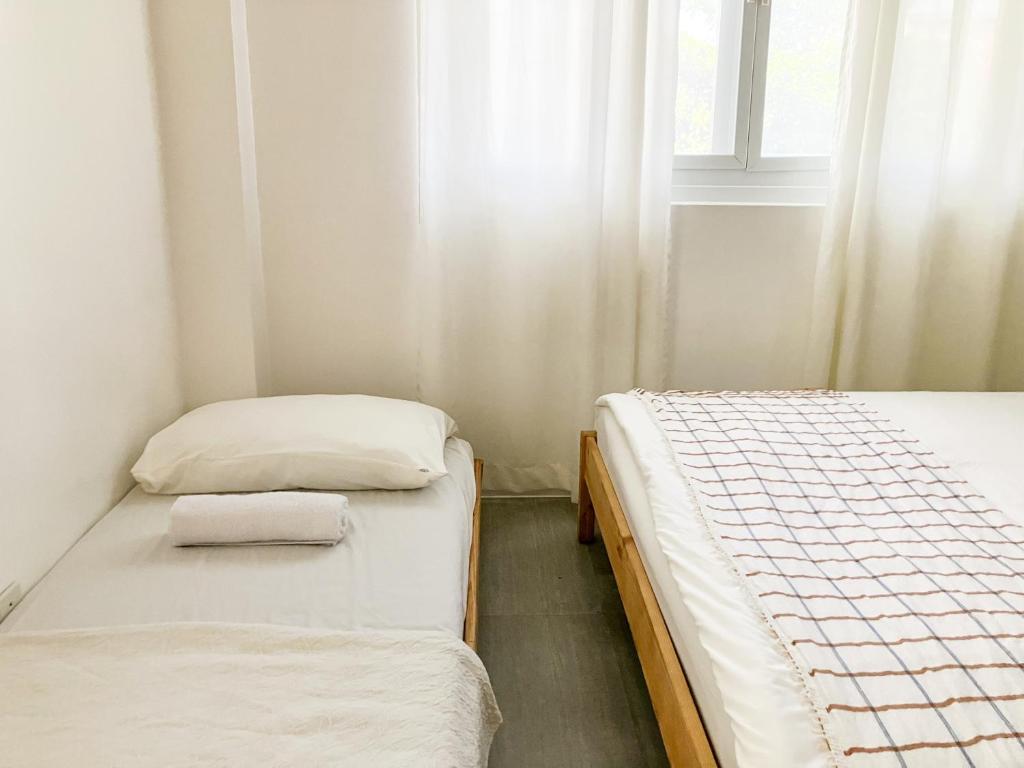 Postel nebo postele na pokoji v ubytování 2BR Laid Back Apartment, near beach