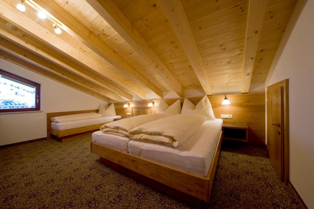 Posteľ alebo postele v izbe v ubytovaní Apart Sonnenplateau