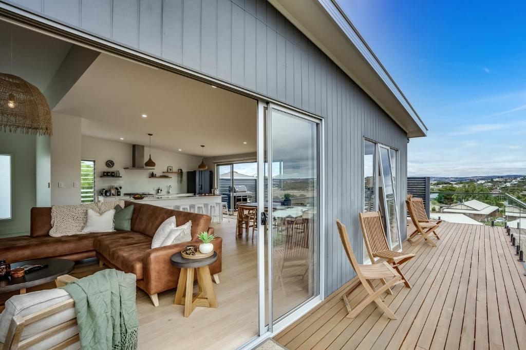 Μπαλκόνι ή βεράντα στο 19 Carnegie Luxury - Linen Included - WiFi - Walk to beach - Town Views