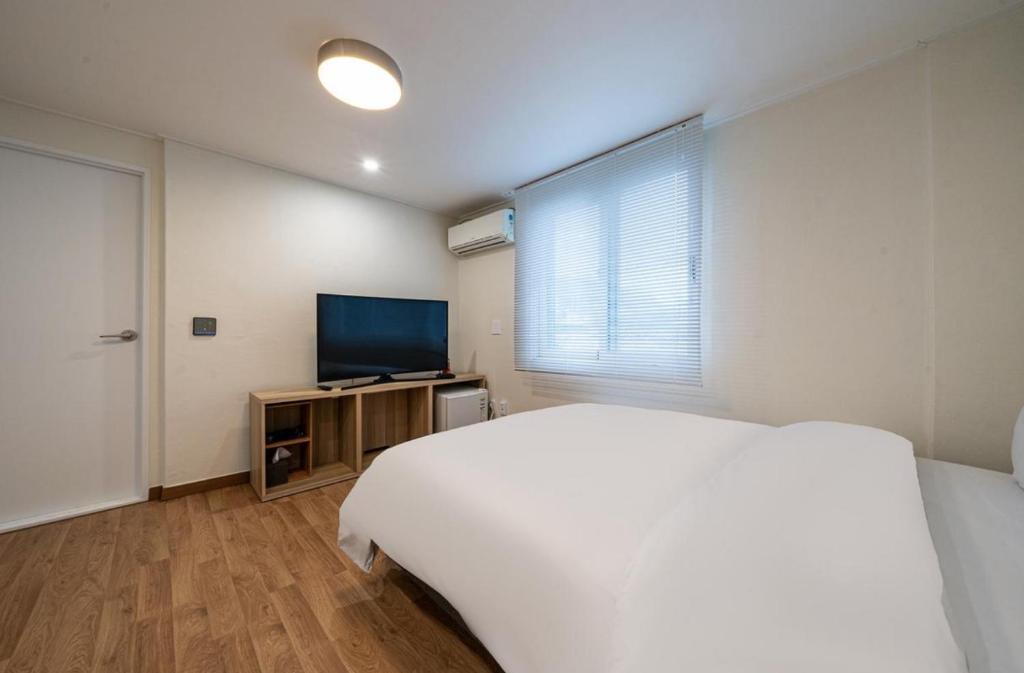 TV a/nebo společenská místnost v ubytování Botanik Hotel Cheonan