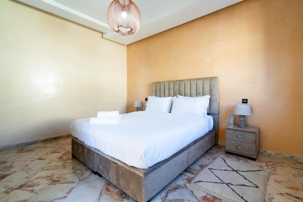 Postel nebo postele na pokoji v ubytování Maison avec Piscine Proche Plage