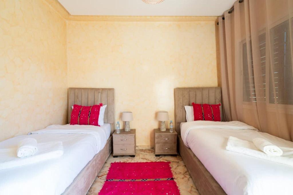 Postel nebo postele na pokoji v ubytování Maison avec Piscine Proche Plage
