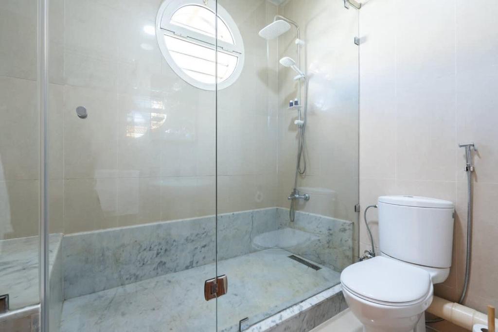 Koupelna v ubytování Maison avec Piscine Proche Plage