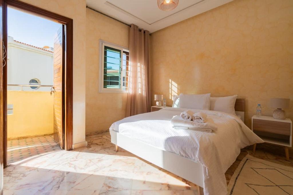 Postel nebo postele na pokoji v ubytování Maison avec Piscine Proche Plage