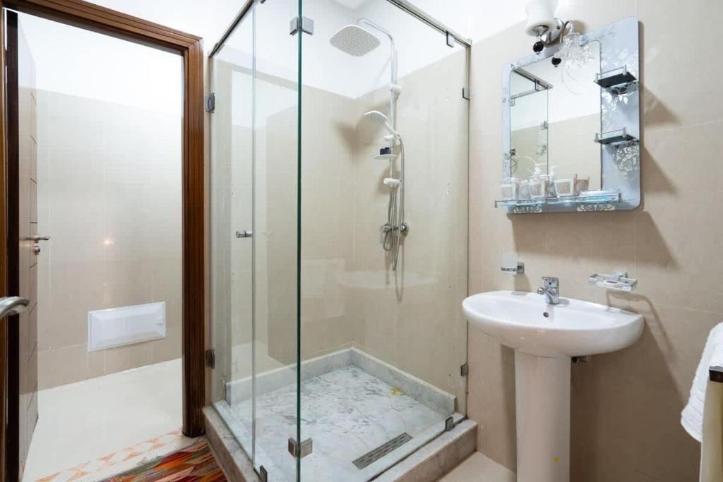 Koupelna v ubytování Maison avec Piscine Proche Plage