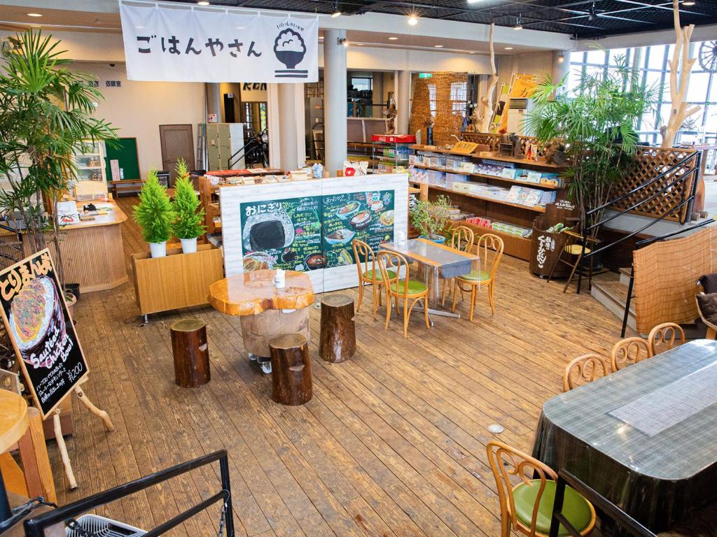 Restaurace v ubytování バードランド