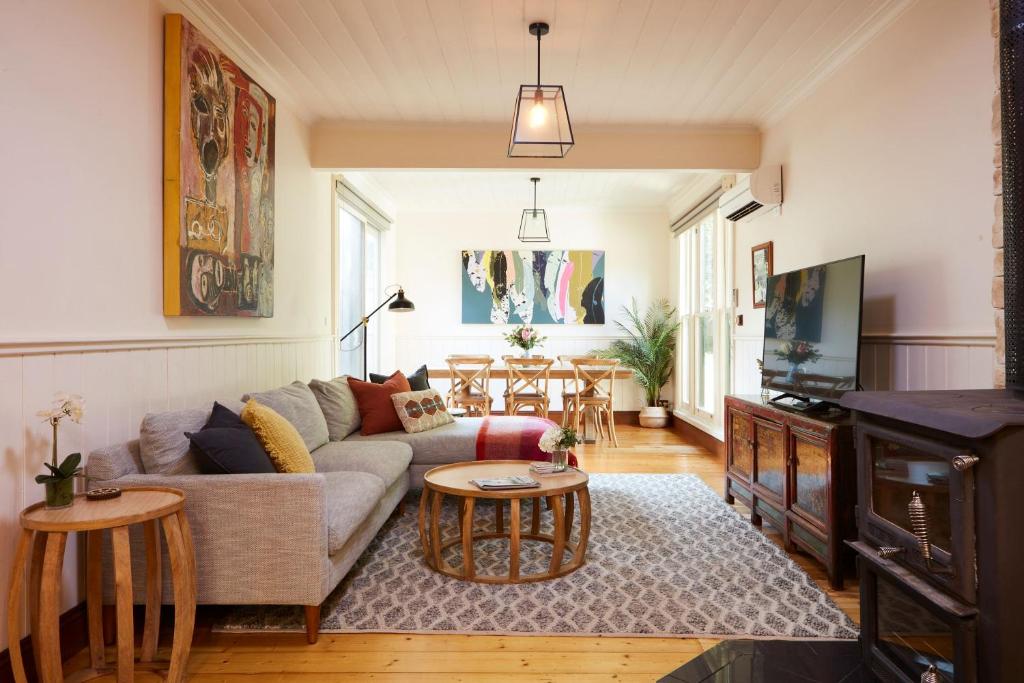 Μια τηλεόραση ή/και κέντρο ψυχαγωγίας στο Tiffany's Cottages