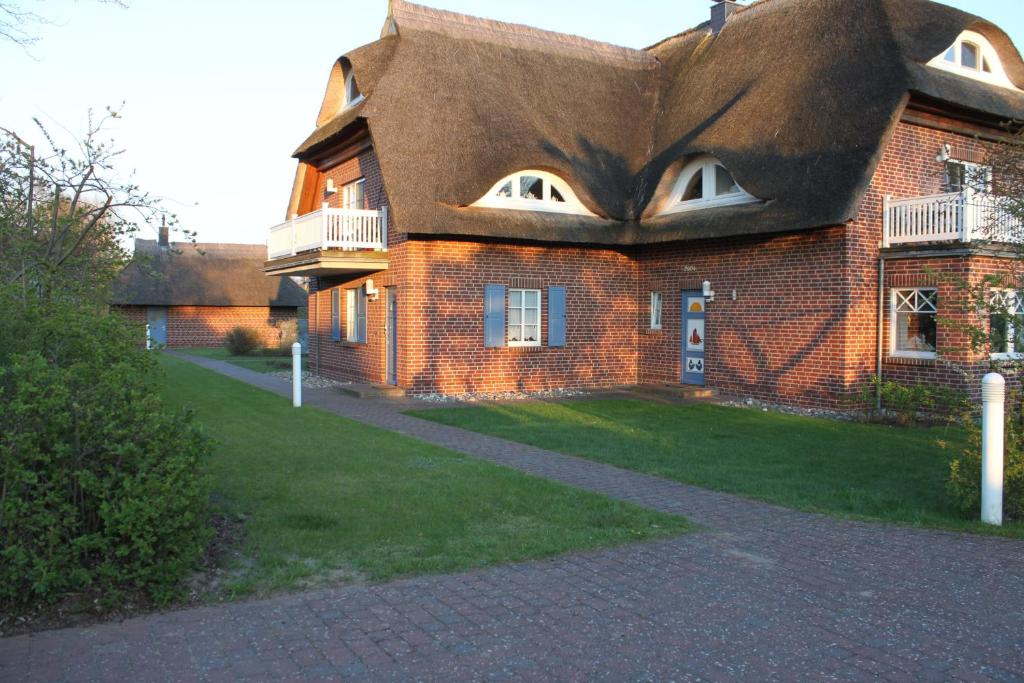 a large brick house with a shingled roof at "Koppeldeich" in Dierhagen