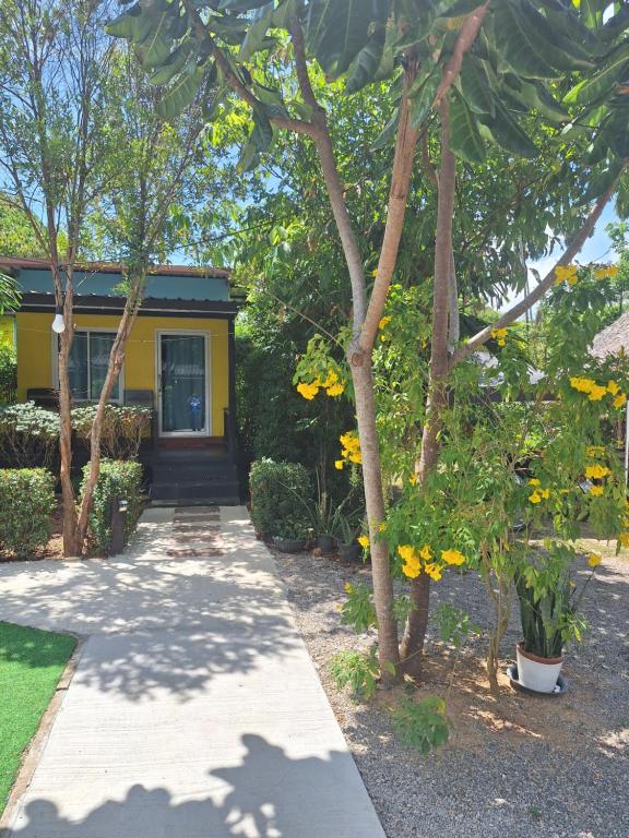 Κήπος έξω από το Lanta Happy House