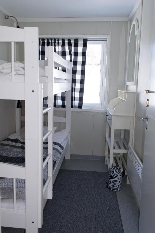 Haltinmaa Cottages - Small Twin Room With Shared Bathroom