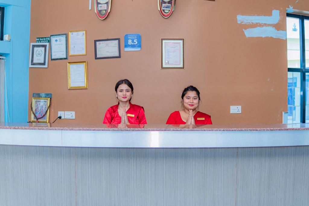Členové personálu v ubytování Hotel Seven Limited