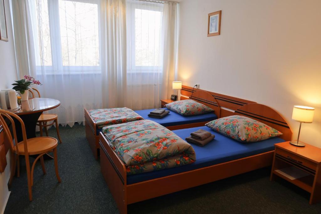 Postel nebo postele na pokoji v ubytování Dom Studencki Raj