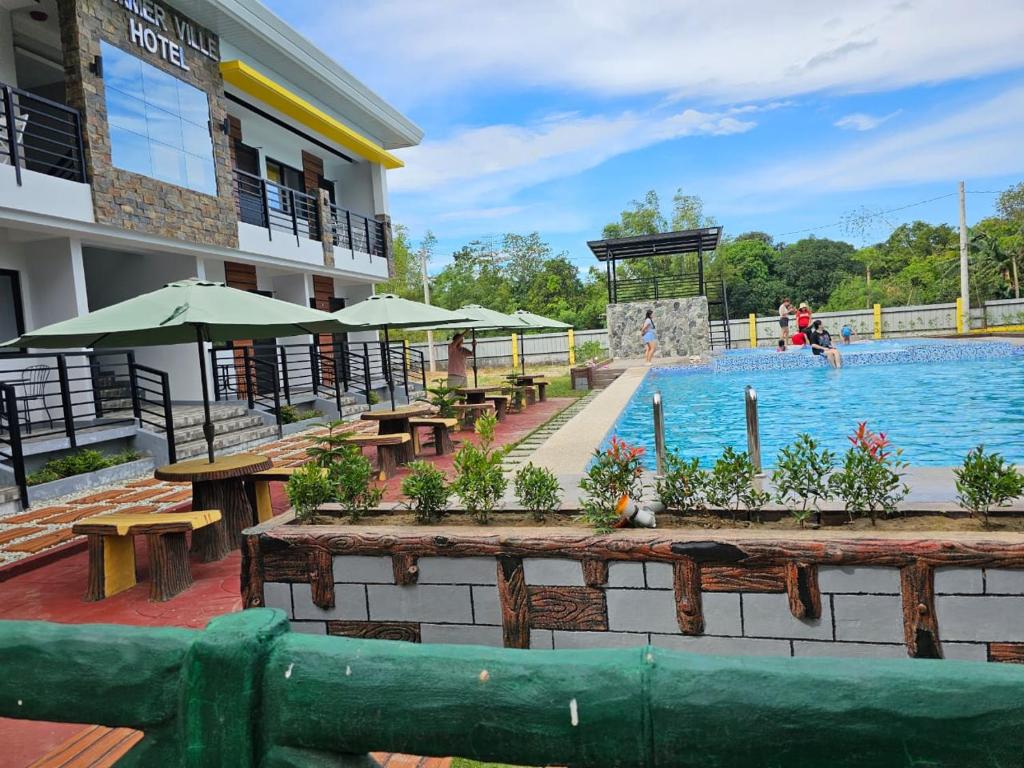 Bazén v ubytování Summerville Hotel and Resort nebo v jeho okolí