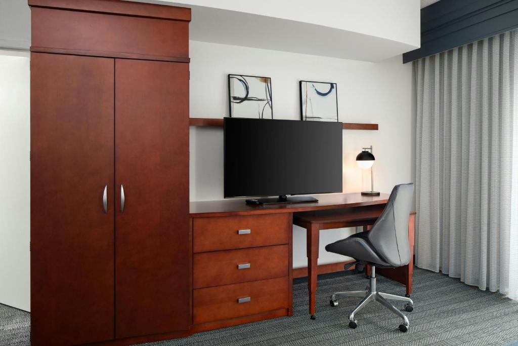 Courtyard by Marriott Knoxville Airport Alcoa - Habitación King Con Sofá Cama