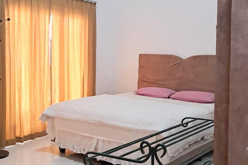 RedDoorz at Family Syariah Homestay kotamobagu - Chambre Double Supérieure