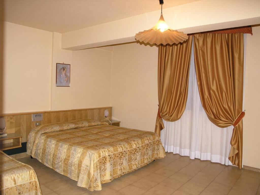 Postel nebo postele na pokoji v ubytování Hotel Tre Torri