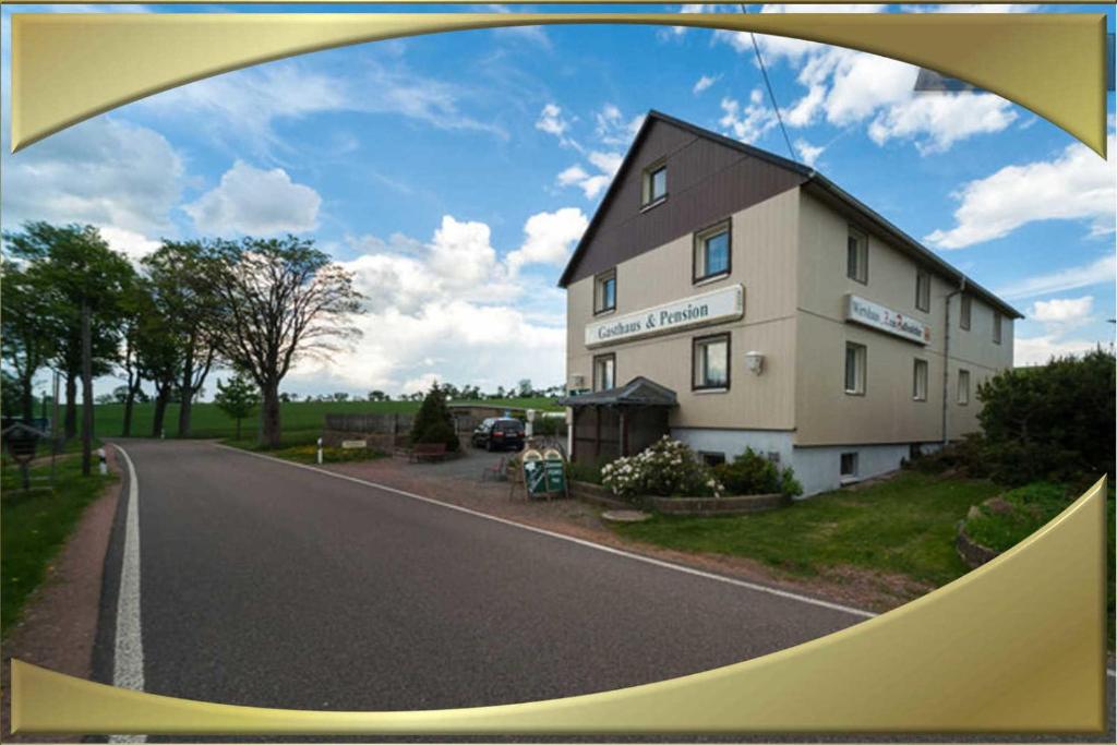 a building on the side of a road at Ferienwohnung in Waldidylle