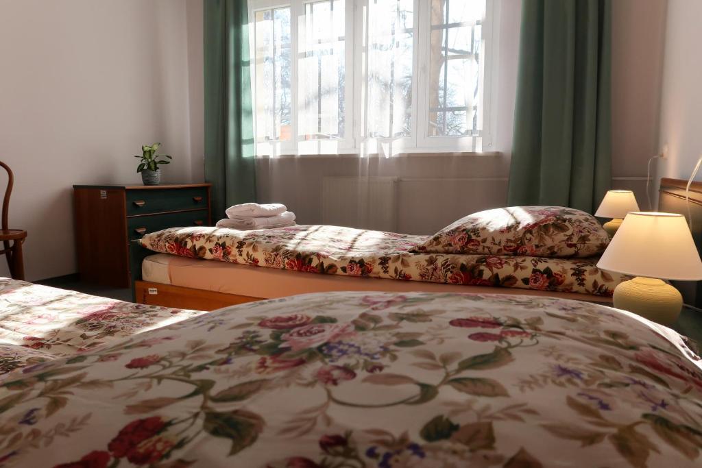 Postel nebo postele na pokoji v ubytování Dom Studencki Labirynt